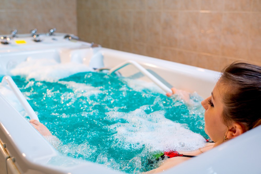 Мінеральні, гідромасажні та лікувально-трав’яні ванни